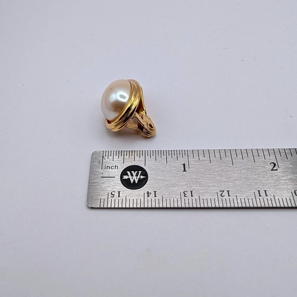 Vintage Monet Gold Tone Teardrop Faux Pearl Clip On Earrings 3805